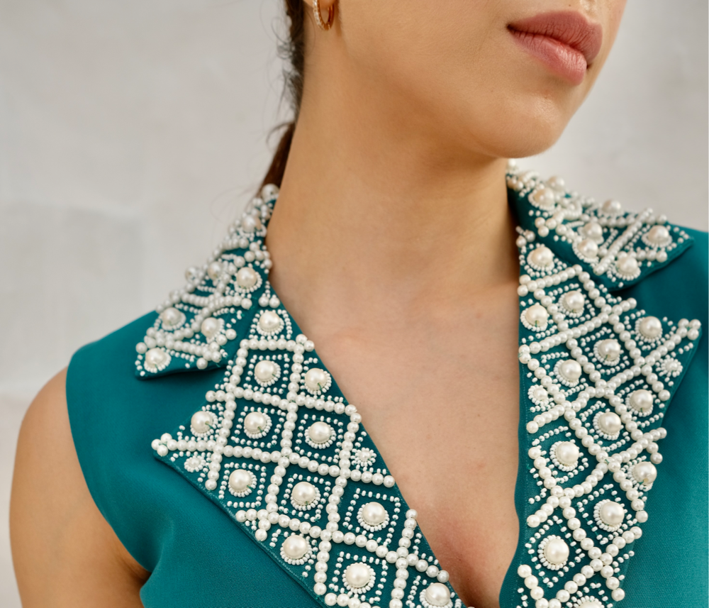 Notched collar pearl embroidered set