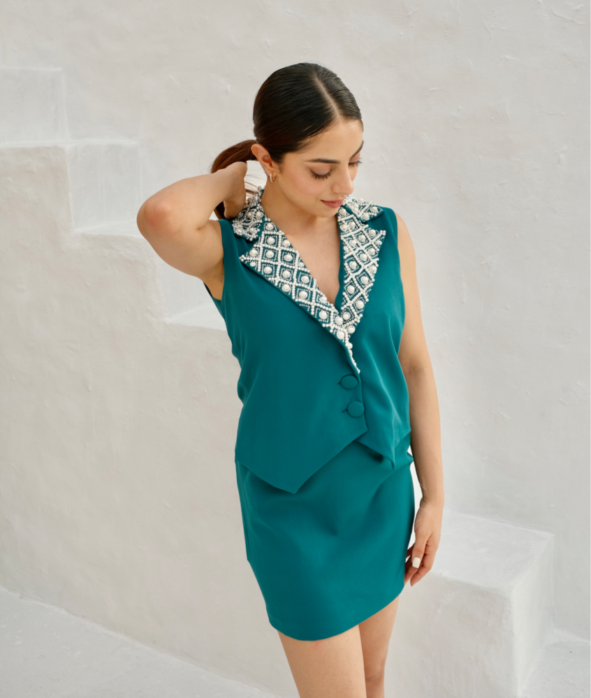 Notched collar pearl embroidered set