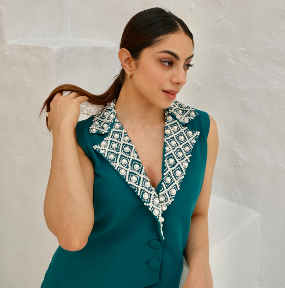 Notched collar pearl embroidered  set